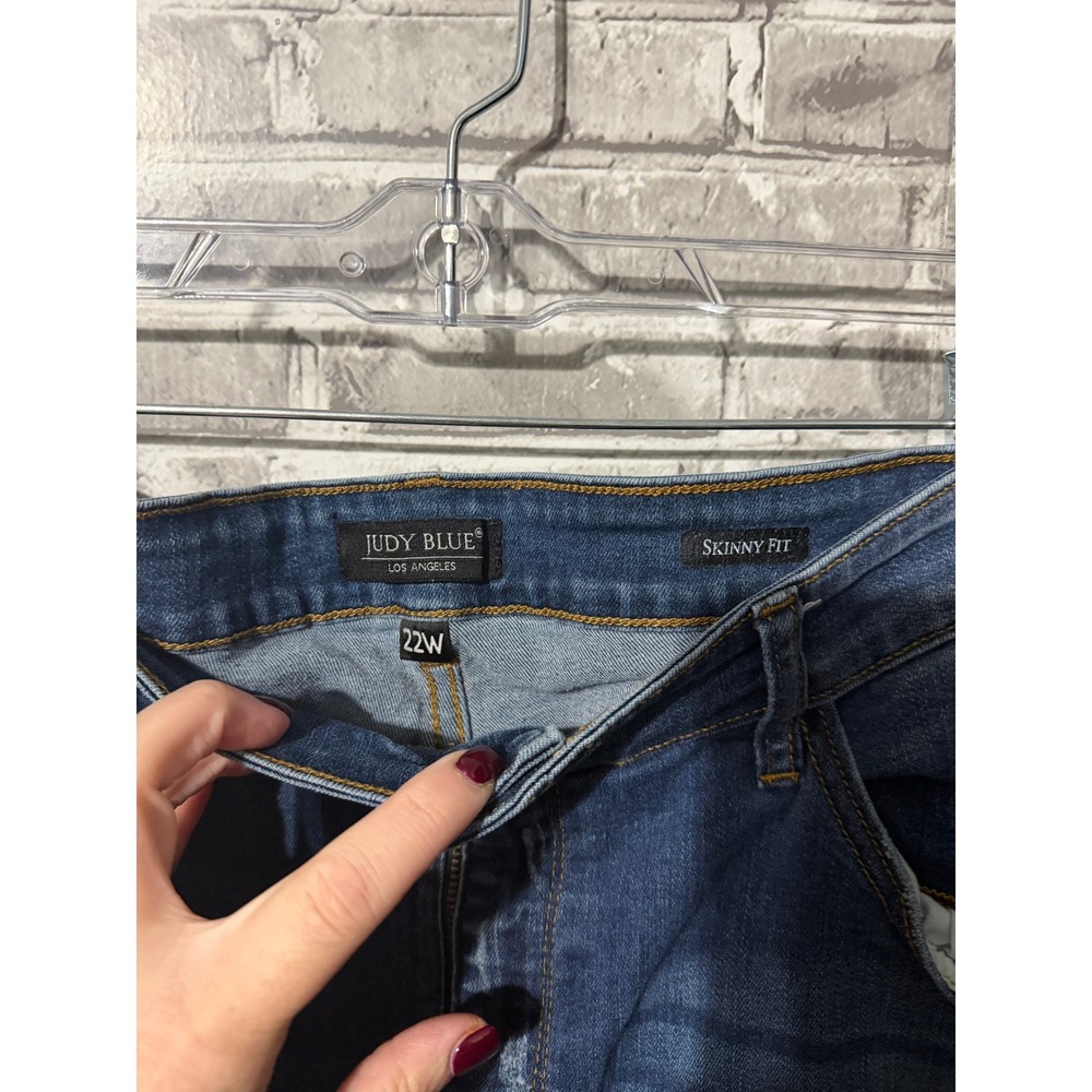Judy Blue Skinny Fit Distressed Frayed Hem Jeans Medium Wash Denim Womens 22W - Picture 3 of 3